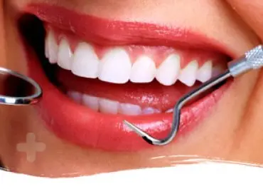 Control odontológico de rutina con instrumental dental